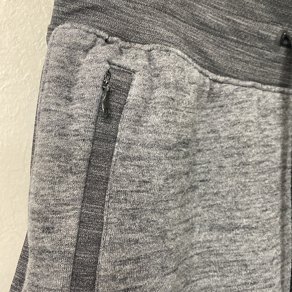 Lululemon grey joggers size 6 - Picture 3 of 11